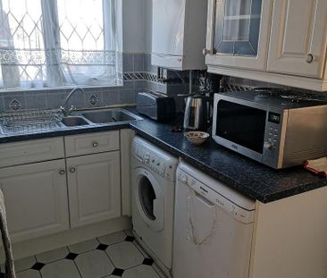 3 bedroom semi-detached house to rent - Photo 6