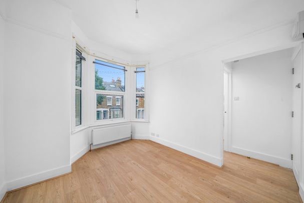 Room in a Shared House, Trevelyan Road, SW17 - Photo 1