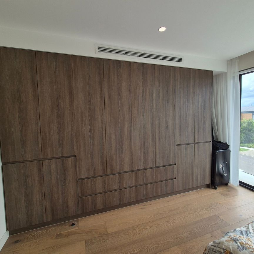 Glen Waverley - Photo 1