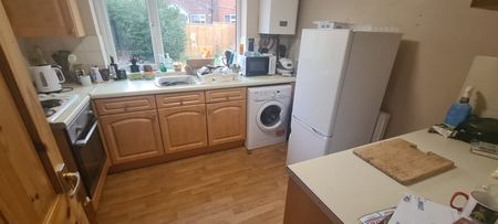 4 Bed - 17 St Anne’s Drive, Headingley, Leeds - LS4 2SA - Student - Photo 5