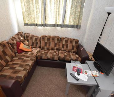 6 bedroom house to rent - Photo 2