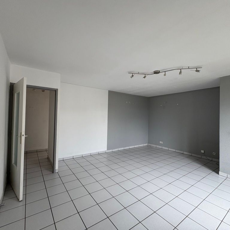Location Appartement 3 pièces 70m² MONTROND LES BAINS 42210 - Photo 1