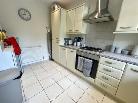 3 bedroom semi-detached house to rent - Photo 4