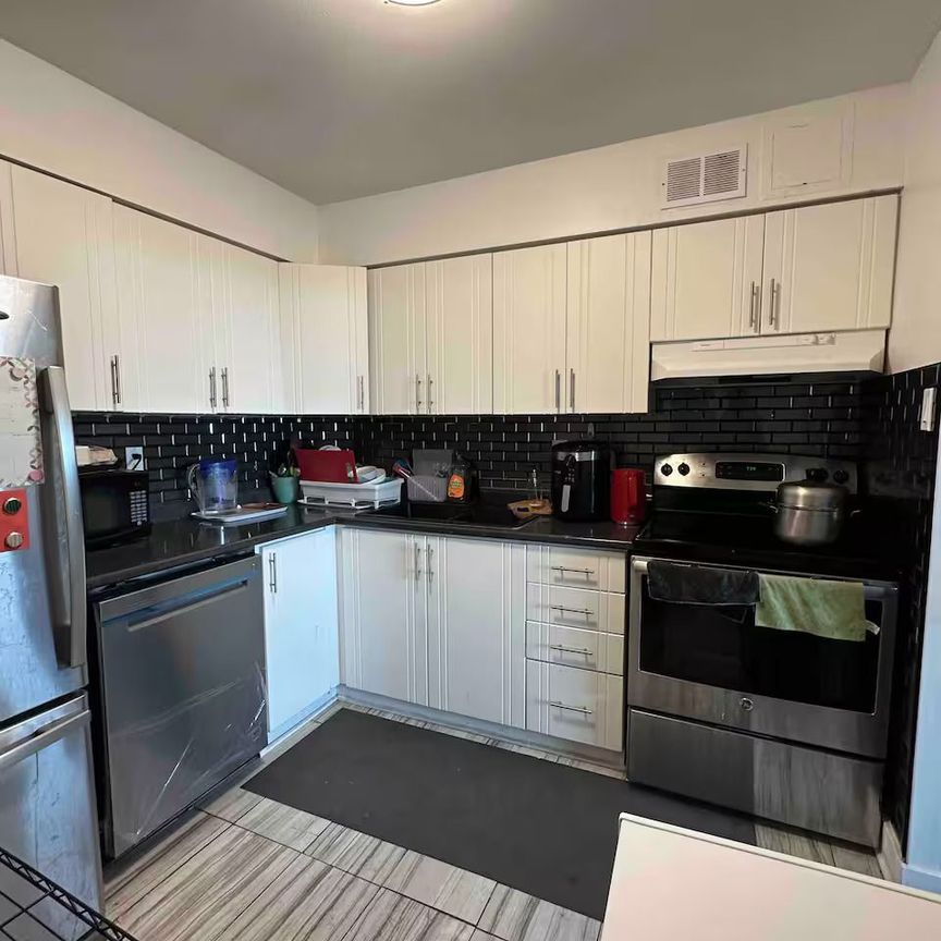 For Lease - 3555 Derry Road Unit# 801 - Room 2, Mississauga, Ontario - Photo 1