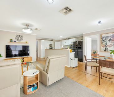 Neat and Tidy home! - Photo 4