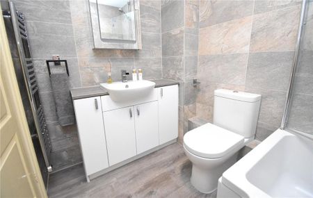 2 bedroom maisonette to rent - Photo 2