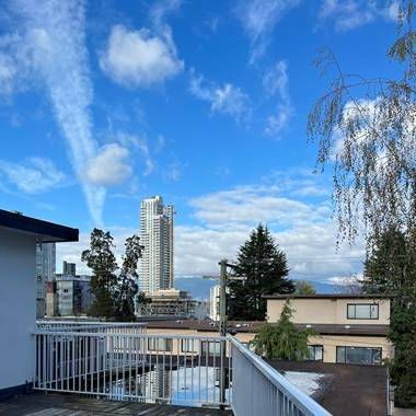 2 bdr 2 bath Updated Penthouse with large deck South Granville - Photo 1