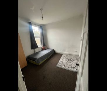 Room in a Shared House, Monega Road, E7 - Photo 2