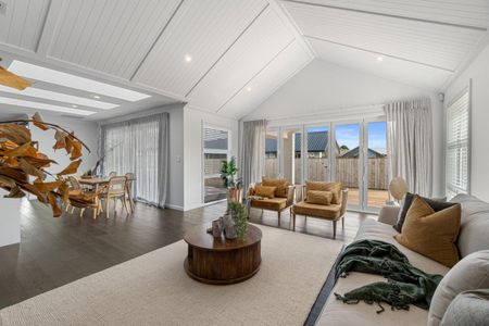 Spacious executive family home - Photo 2