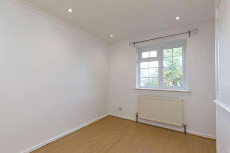 Woodhatch, Horsham, RH13 - Photo 2