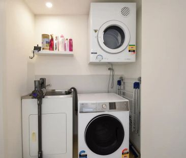 “Modern Ground-Floor 2 Beds Apartment with Huge Courtyard | P” - Photo 1