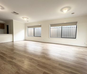 Modern Family Living in a Prime Greenvale Location - Photo 3