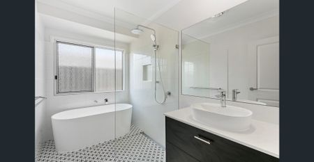 Luxury Living in Highfields - Photo 5