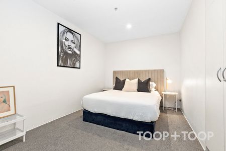 Stylish Fully Furnished Apartment with Park Views - Photo 5