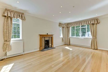 A family home in the prestigious St Georges Hill estate. - Photo 4