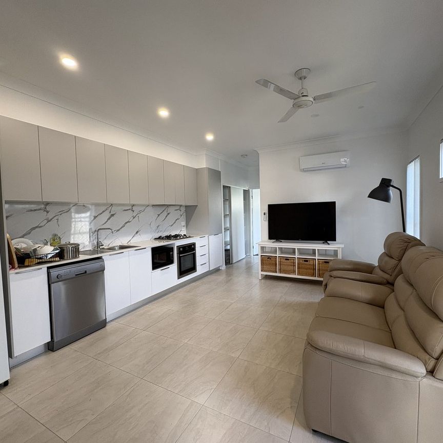 Cute 2 Bedroom duplex - Photo 1