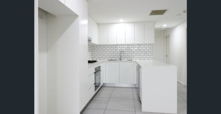 Spacious and Modern Two Bedroom Apartment - Photo 3