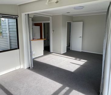 SUNNY 5 BEDROOM FLAT AVAILABLE NOW - Photo 6