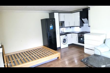 1 Bed Flat, Master Gunner Place, SE18 - Photo 5