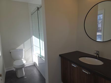 For Lease - 1 Bullata Lane, Richmond Hill, Ontario - Photo 4