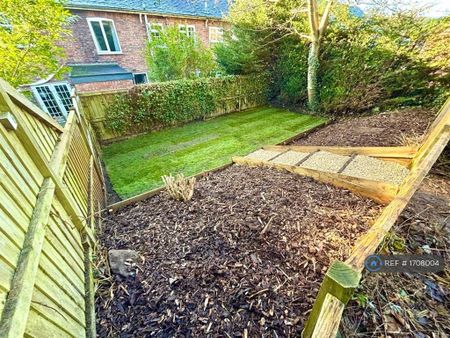 2 bedroom terraced house to rent - Photo 4