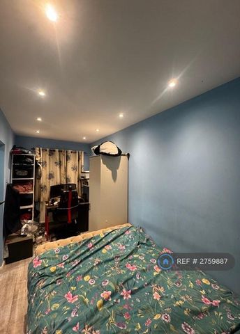 4 bedroom semi-detached house to rent - Photo 4