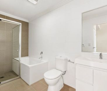 Sleek and Stylish One-Bedroom Apartment in a Prime Location - Photo 4