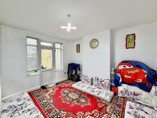 4 bedroom semi-detached house to rent - Photo 1