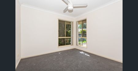 Easy Family Living in a Quiet Location - Photo 3