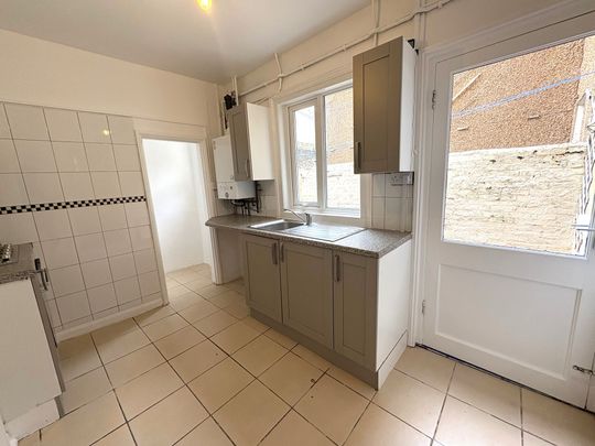 3 bed terraced house to rent in Lower South Road, St. Leonards-On-Sea, TN37 - Photo 1