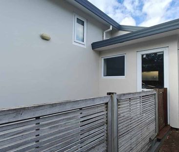 4 Bedrooms Spacious Home in the Heart of Unsworth Heights! - Photo 1