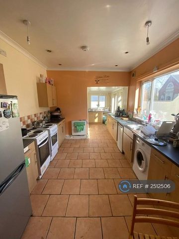 1 bedroom in a house share to rent - Photo 5