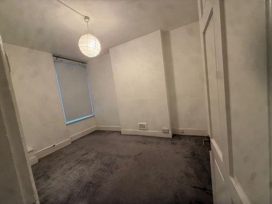 1 Bed Flat, Temple Street, E2 - Photo 1