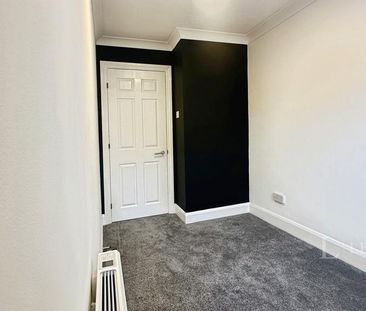 3 bedroom flat to rent - Photo 6