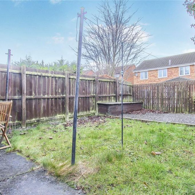 2 bedroom end of terrace house to rent - Photo 1