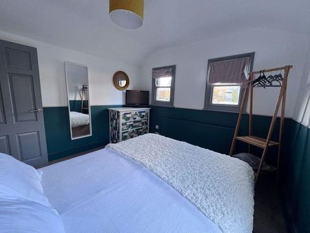 2 bedroom semi-detached house to rent - Photo 5