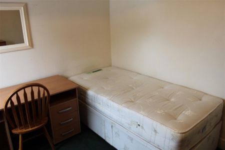 5 bedroom end of terrace house to rent - Photo 4