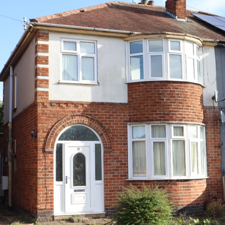 3 bedroom semi-detached house to rent - Photo 3
