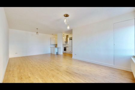 3 Bed Flat, Ballards Lane, N12 - Photo 2