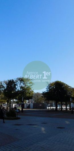 HALLES CENTRALES - PLEIN CENTRE VILLE - Photo 1