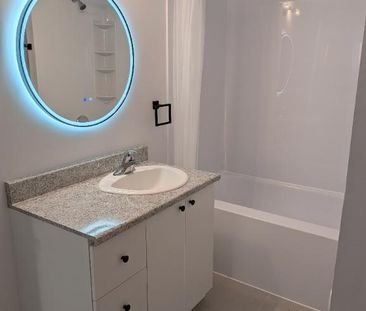 3 1/2 entièrement rénové à louer - Photo 3