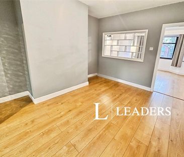 2 bedroom semi-detached house to rent - Photo 3