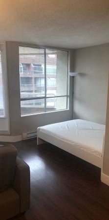 FURNISHED DOWNTOWN STUDIO - Photo 1