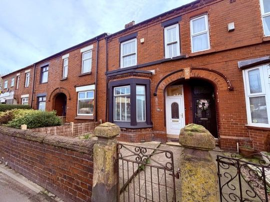Marshalls Cross Road, St. Helens - Photo 1