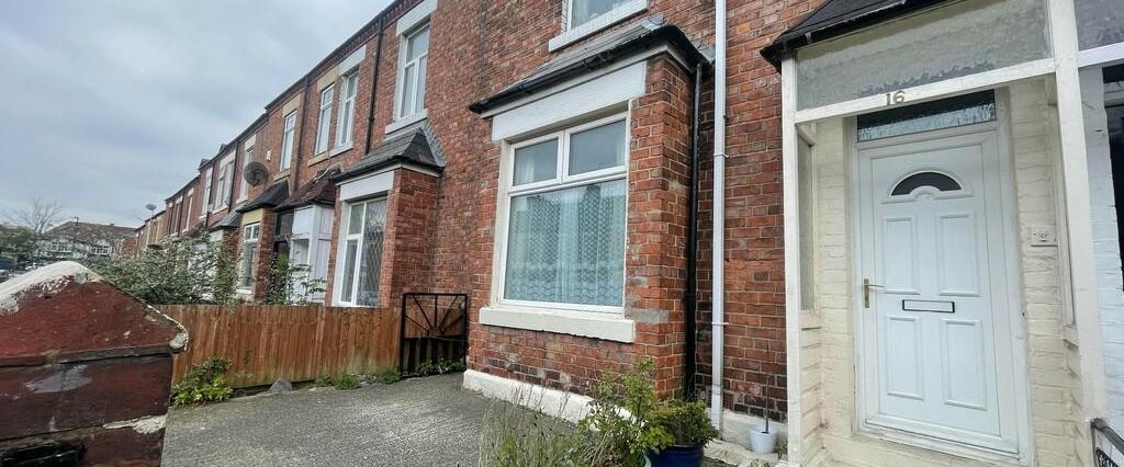 4 bedroom terraced house to rent - Photo 1