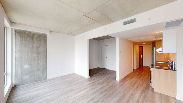 From bold architecture to sweeping skyline views, Skyla is where downtown Montréal living reaches its peak — in style - Photo 1