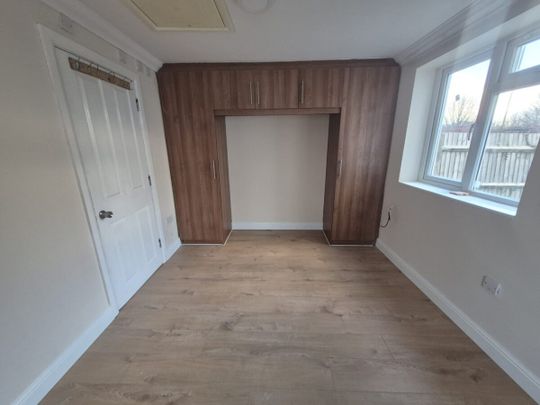 Harmondsworth, UB7, West Drayton - Photo 1