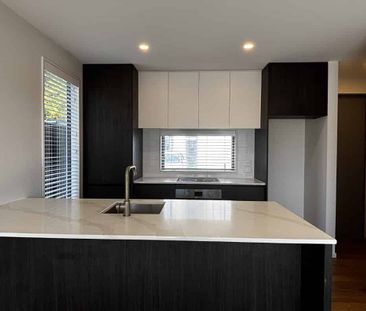 Contemporary Townhouse, walking distance from the Palms Mall! - Photo 5