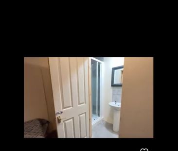 Room in a Shared House, High Town Road, LU2 - Photo 2
