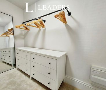 2 bedroom apartment to rent Carlton Avenue, Westcliff-on-Sea, Essex... - Photo 2